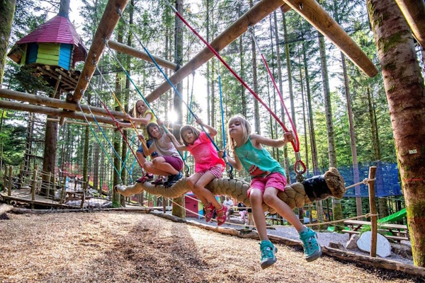 des enfants au bois des lutins à la bresse