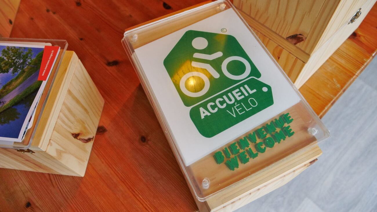 notre plaque avec le label Accueil Vélo